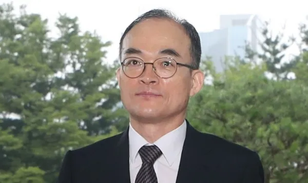 문무일, 호반건설 김상열 변호인단 사임... 검찰 출신 변호사 